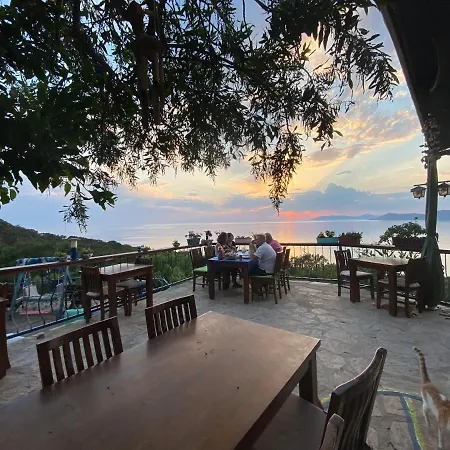 Casa Roja ホームステイ Cedit